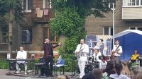 Перед воскресенцами выступили группа "Feelin's" и Борис Саволделли 